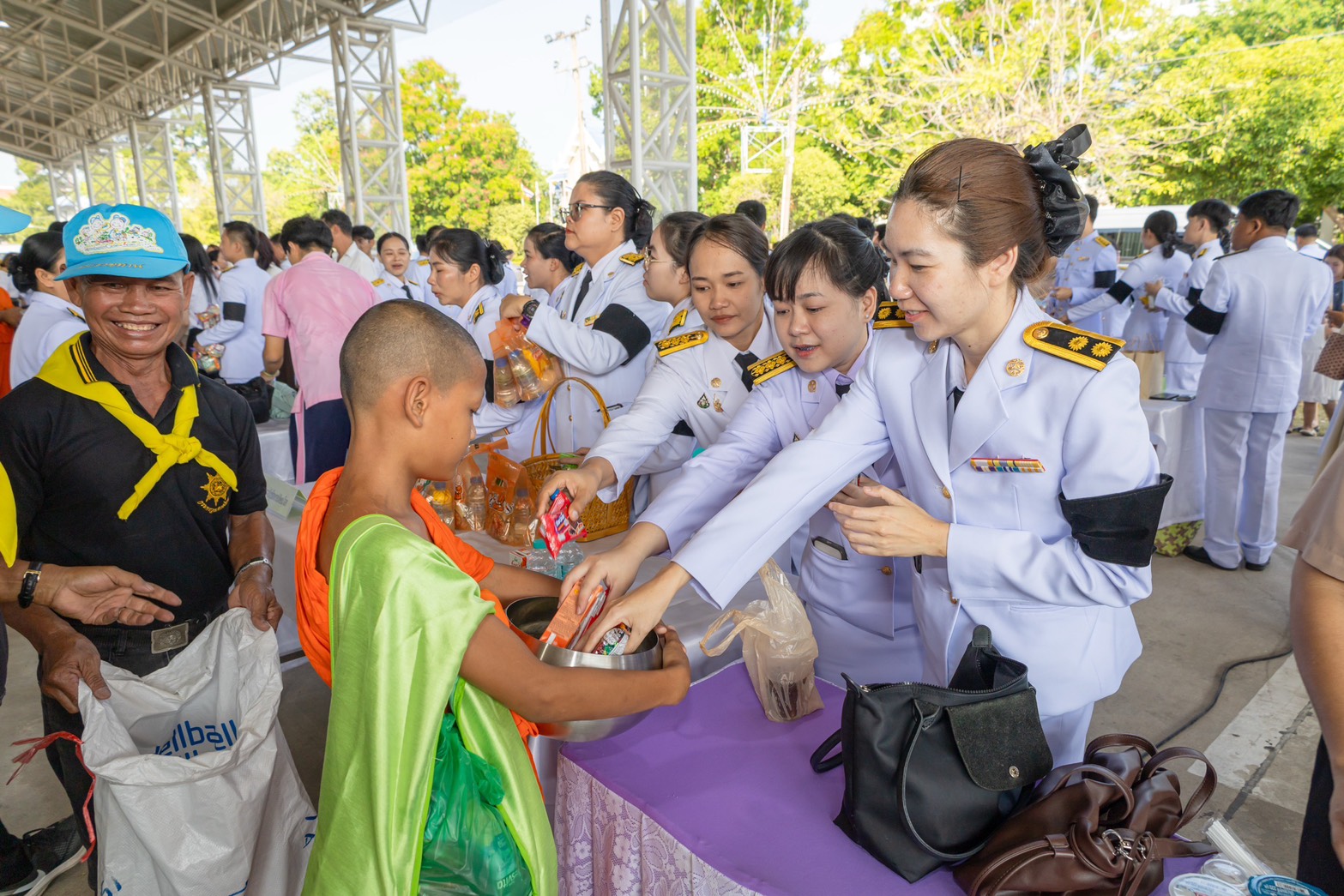 title - ส.ป.ก.พิษณุโลก ร่วมพิธีทำบุญตักบาตรถวายพระราชกุศล เฉลิมพระเกียรติสมเด็จพระนางเจ้าฯ พระบรมราชินี เนื่องในโอกาสพระราชพิธีมหามงคลเฉลิมพระชนมพรรษา 4 รอบ